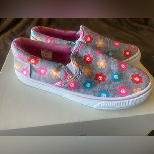 Girls slide on shoes